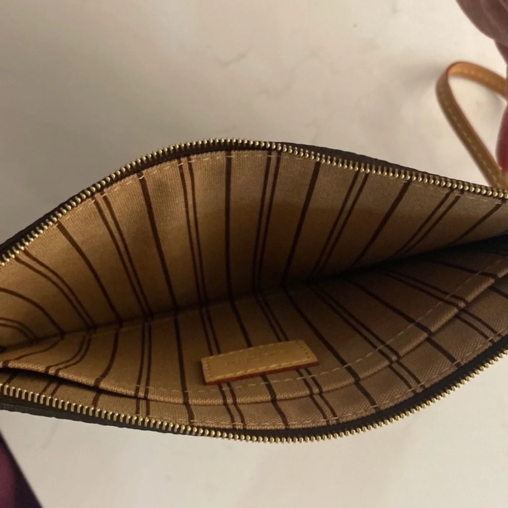 Louis Vuitton Wristlet - Picture 4 of 4